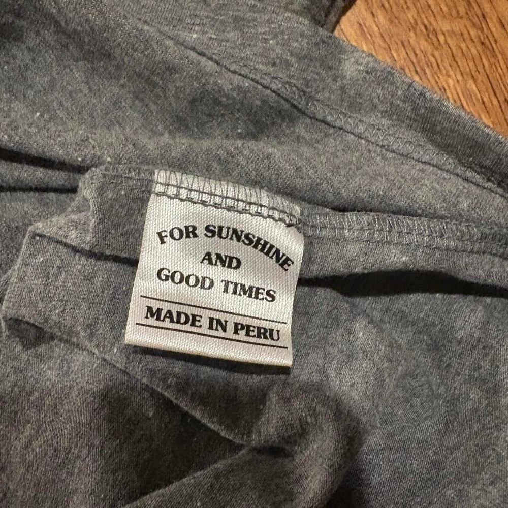 grey "Kind people are my kinda people" t-shirt, flaws shown in photos: pinholes - Picture 4 of 7